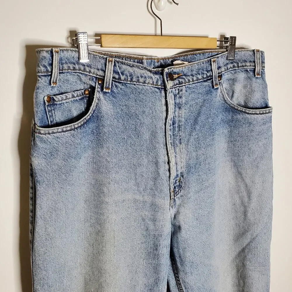 Levi's Light wash denim relaxed fit 540 Jeans Size 40x32 vintage